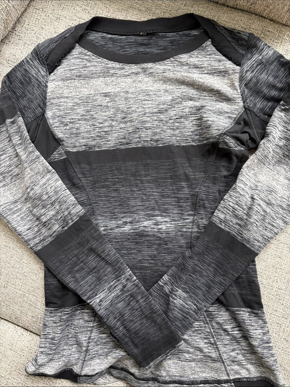 lululemon athletica Women's Long Sleeve Gray Black Heathered Top